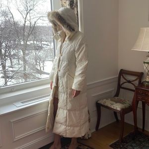 Max Mara Weekend White sz 8 puffer coat with removable hood and fur detail